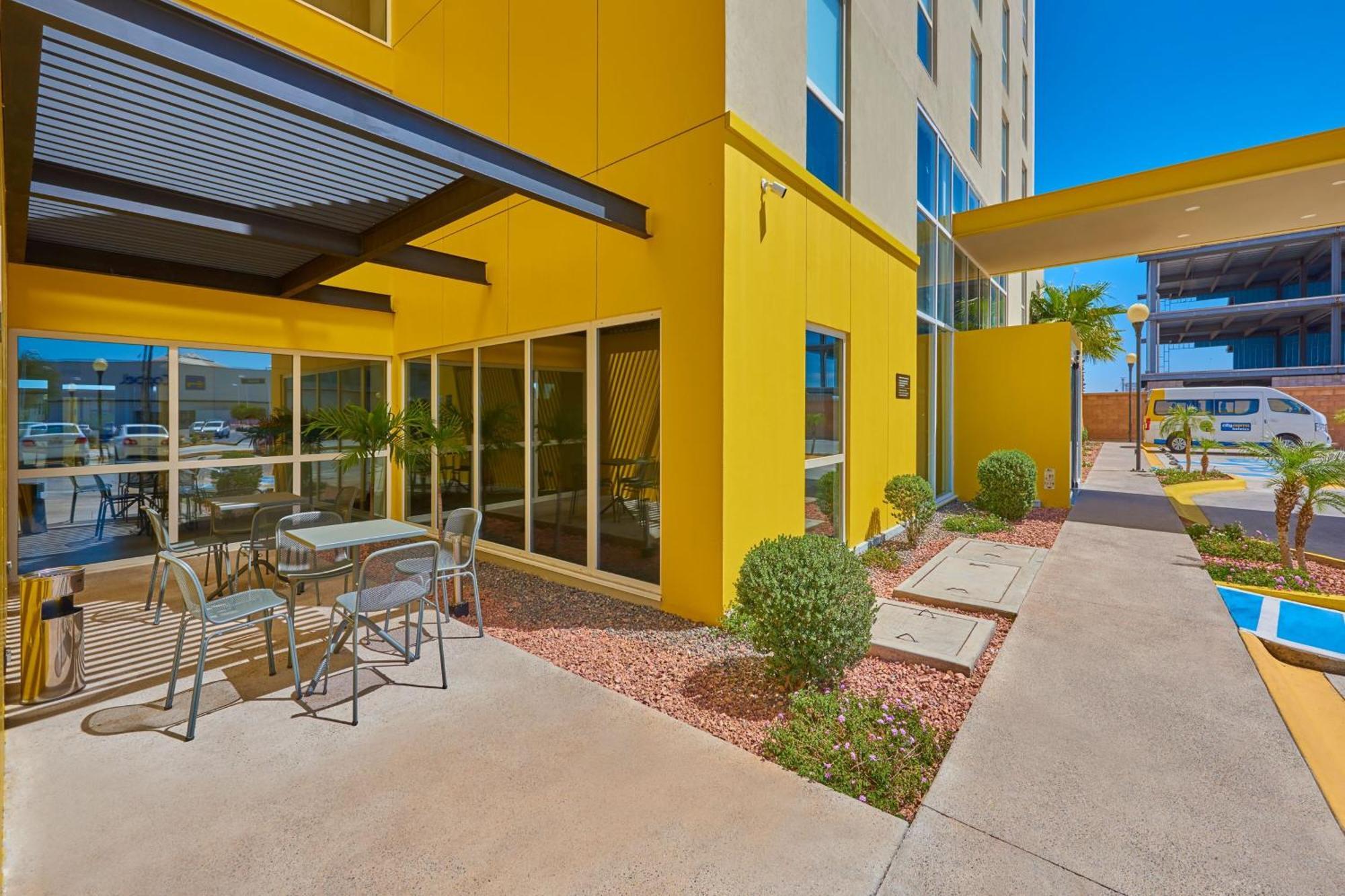 City Express By Marriott Comitan Exterior photo