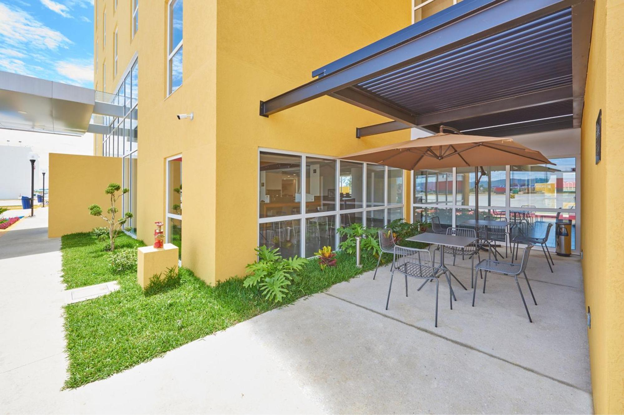 City Express By Marriott Comitan Exterior photo