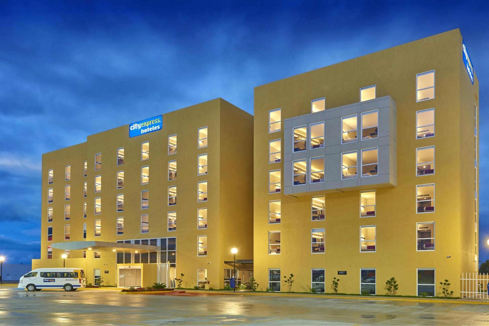City Express By Marriott Comitan Exterior photo